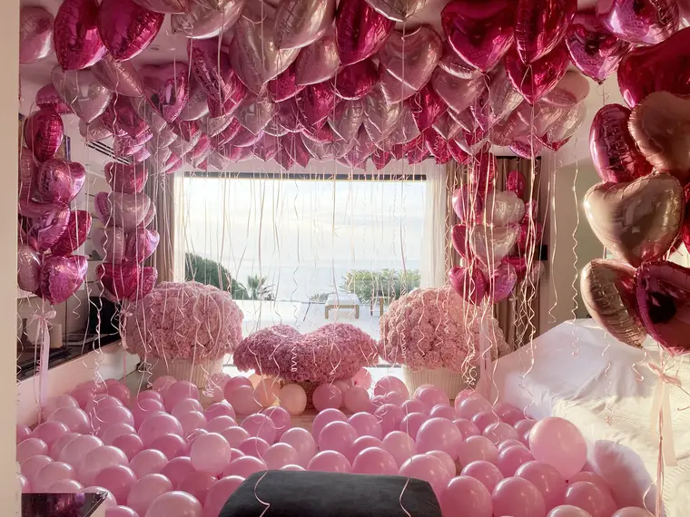 Cocon romantique — velours rose & roses
